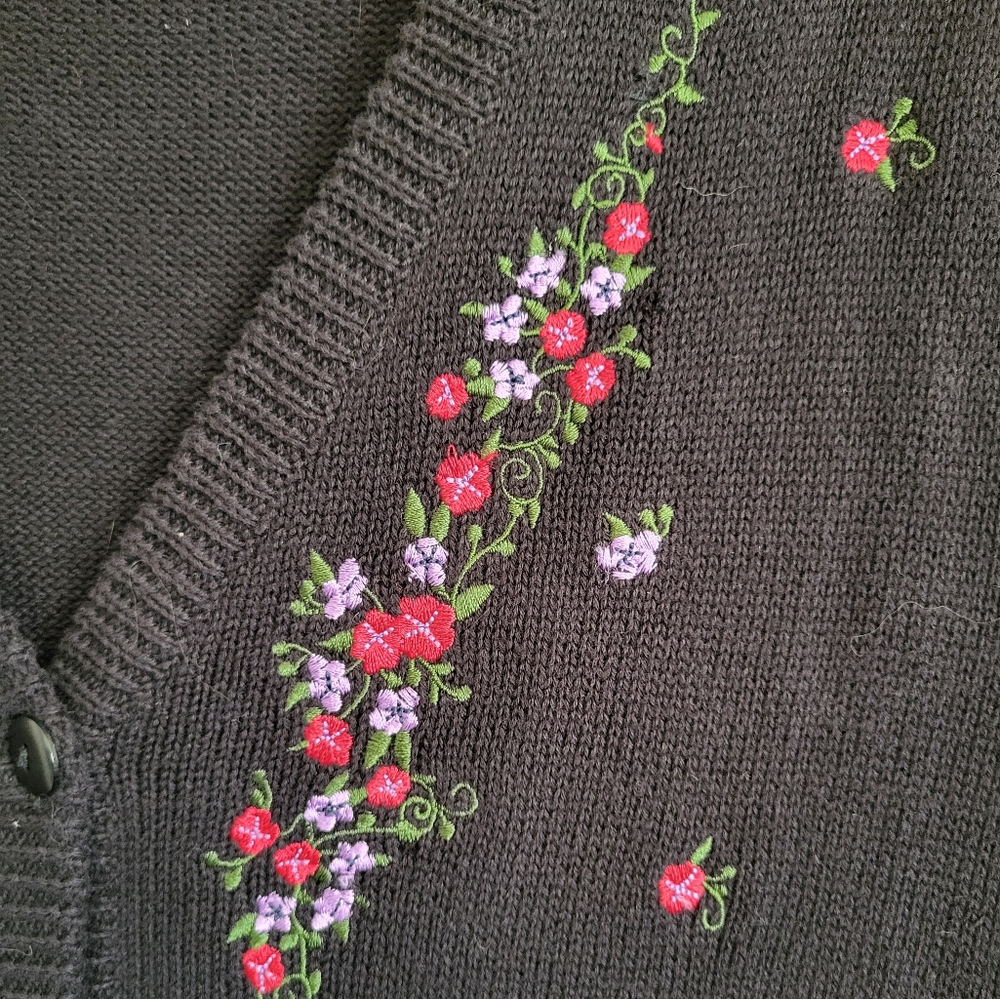 Vintage Floral Embroidered Vest - Picture 3 of 4